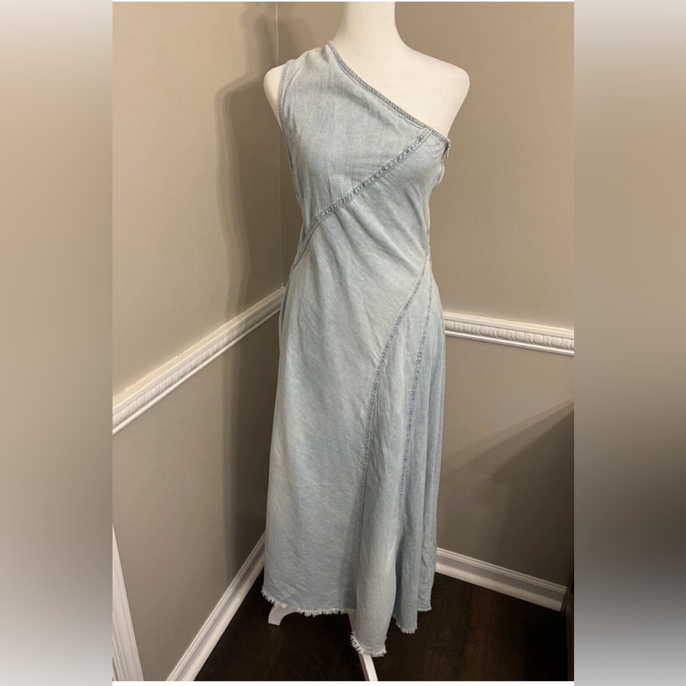 Zara Women's Dress Denim Midi Asymmetrical
Light Wash Raw Hem Size L
